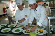 124598_chefs_in_action[1]